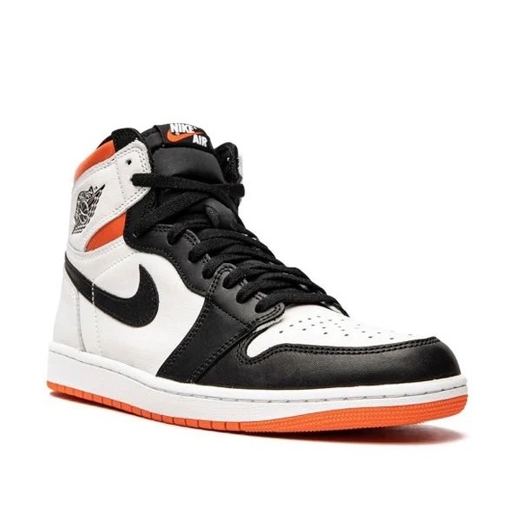 Jordan 1 Electro Orange gs 6.5 DS - Picture 2 of 4